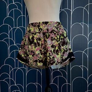 Lululemon Hotty Hot LR Short 4”